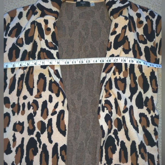Tahari Animal Print Cardigan - Size M/L - Picture 6 of 9